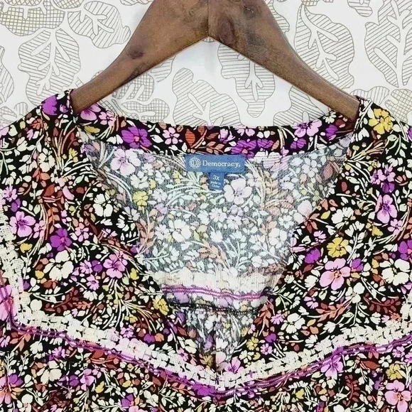 Democracy V neck Floral Ruffle Sleeve blouse 3X - Picture 3 of 7